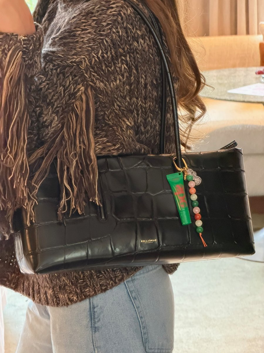 @sbe.beauty: shoulder bag essential